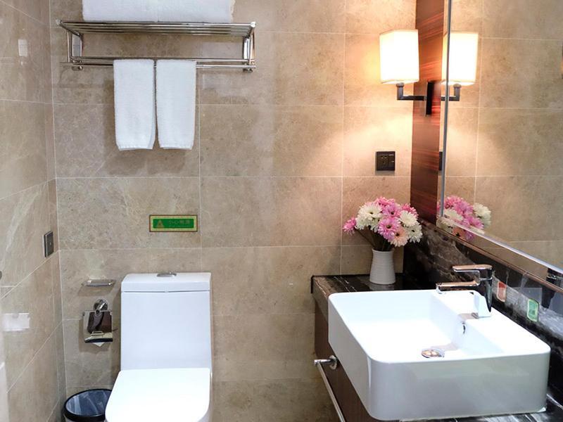 Vienna Hotel Dongguan Gaobu Екстер'єр фото
